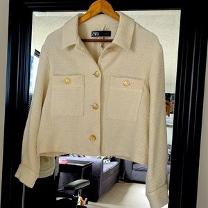 Cream short Zara Large jacket with gold buttons. NWT.